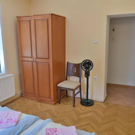 Planinska Sreshta Konukevi